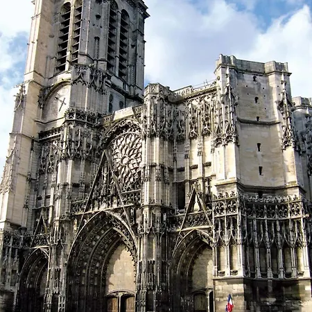 Spacieux & Lumineux Avec Smart-tv Et Wi-fi Rapide דירה *